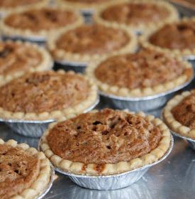 Pie Tarts Mini, Small Pecan Pies, Pecan Pie Tarts Recipe, Pecan Pie Mini, Tiny Pecan Pies, Decadent Pies, Mini Pecan Pie, Tarts Mini, Pecan Tarts Recipe