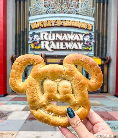 Mickey Pretzel, Disney Menus, Disney World Food, Disney Dining Plan, Downtown Disney, Disney Resorts, Disney Aesthetic, Disney World Tips And Tricks, Disney Dining