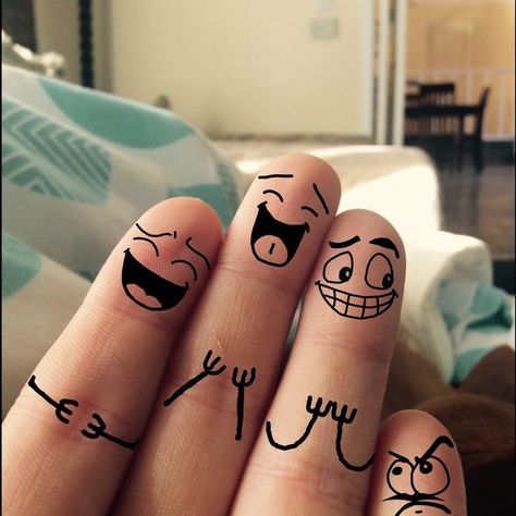 Finger Art Drawing, Finger Drawings On Hand, Drawing On Fingers, Finger Smile, Ankle Tattoo Ideas, Funny Fingers, Animation Photo, Illusion Tattoos, Optical Illusion Tattoos