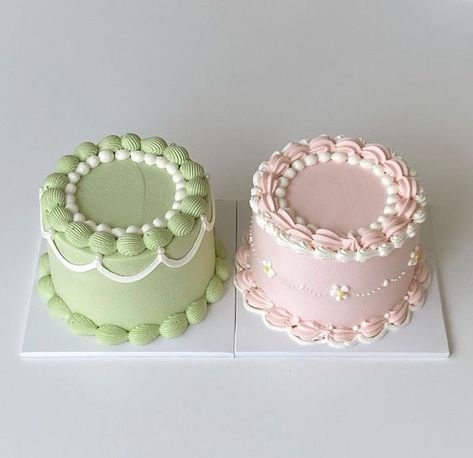 Simple Cake Design, Bolo Vintage, Cakes Decorated, Vintage Birthday Cakes, Mini Torte, Cake Cafe, Tiny Cakes, Simple Cake Designs, Mini Cakes Birthday