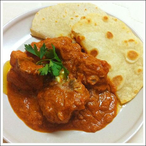 Butter Chicken (Murgh Makhani) Tender grilled chicken in a creamy and buttery tomato curry served with Homemade Roti Canai (Paratha) flat bread, fluffy on the inside but crispy and flaky on the outside. Chicken Curry And Roti, Roti And Curry Chicken, Homemade Roti, Chicken Roti, Rumali Roti, Murgh Makhani, Roti Canai, Grilled Chicken Tenders, Chicken Pumpkin