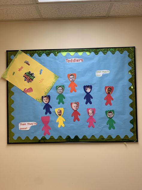 August Toddler Bulletin Boards, Wonderful Me Bulletin Board, September Toddler Bulletin Boards, Daycare Bulletin Boards Toddlers, Bulletin Board Ideas For Toddlers, Toddler Bulletin Board Ideas, Infant Room Bulletin Boards, Kids Bulletin Board, Infant Bulletin Board