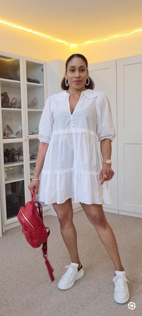 Dress And Sneakers Outfit Summer, Dresses With White Sneakers, White Dress Sneakers, Short White Summer Dress, Dress With White Sneakers, White Dress Outfit Summer, Short Jumpsuit Outfit, White Short Jumpsuit, Sneakers Outfit Summer