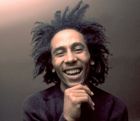 Hair Through History: 9 Iconic Hairstyles of the 1970s | Beauty Launchpad Image Bob Marley, Rastafarian Culture, Marley Family, Bob Marley Legend, Road Music, Bob Marley Pictures, Robert Nesta, Nesta Marley, Irving Penn