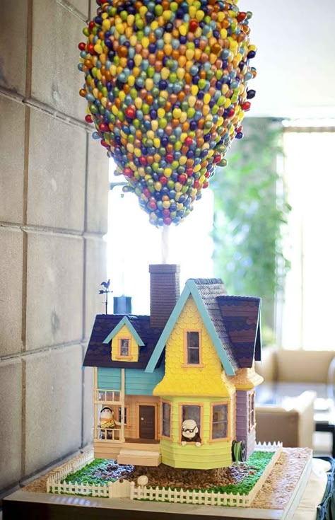 Up cake by Classic Cakes and Confections - I am just sayin' my birthday is coming up Kue Disney, Torte Creative, Up Cake, Torte Cupcake, Crazy Cakes, Disney Cakes, Cupcake Cake, Edible Art, Love Cake