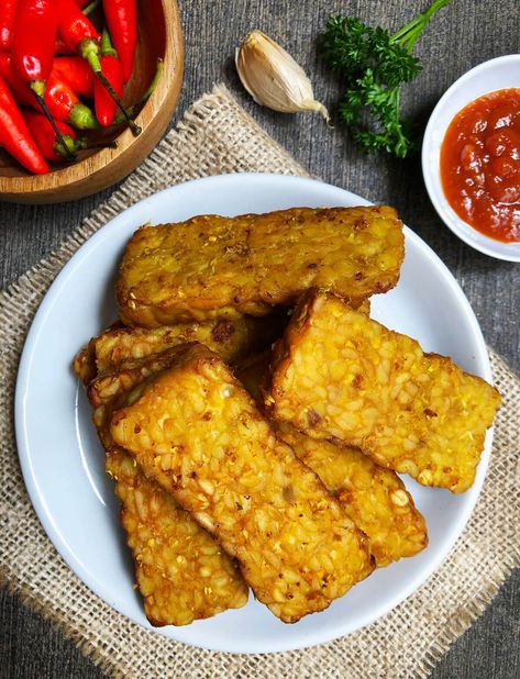 Fried Tempeh, Resep Vegan, Marinated Tempeh, Tempeh Recipes, Quick Easy Vegan, Student Recipes, Rice Side Dishes, Resep Diet, Dump Meals