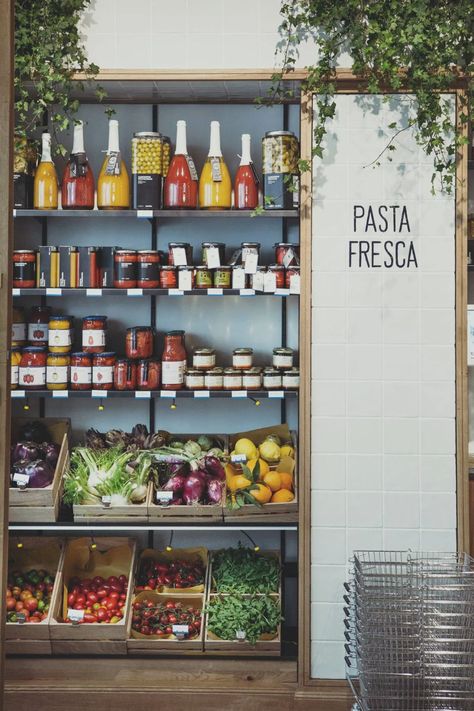 Deli Shop, Paris Vogue, Grocery Store Design, Italian Deli, Farm Store, Modern Restaurant, Pasta Fresca, Farm Shop, Restaurant Interior Design