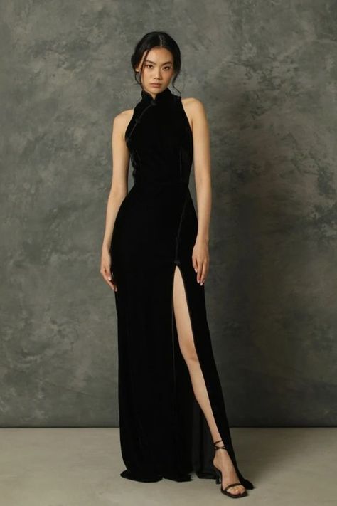 very nice and good Birthday Dresses Ideas, Reception Dress Long, Sau Lee, Velvet Gown, Evening Gowns Elegant, Ball Gowns Evening, Vintage Gowns, Black Evening Dresses, Dresses Ideas