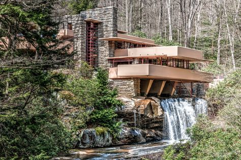 Original image Falling Water Frank Lloyd Wright, Falling Water House, Waterfall House, Frank Lloyd Wright Architecture, Frank Lloyd Wright Design, Water House, Famous Buildings, Famous Architects, Frank Lloyd