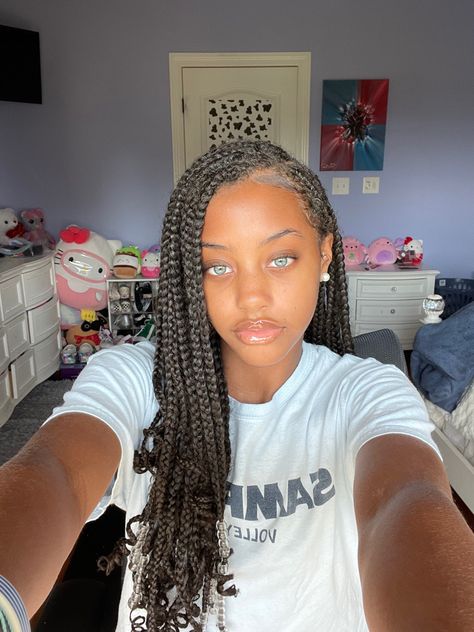 Braided Hairstyles For Light Skin Women, Brownskin Girl Teen, Light Skin With Braids, Black Female Face Claims, Hairstyles Light Skin, Face Claims Female Black, Brownskin Girl, People With Green Eyes, Brown Skin Girl