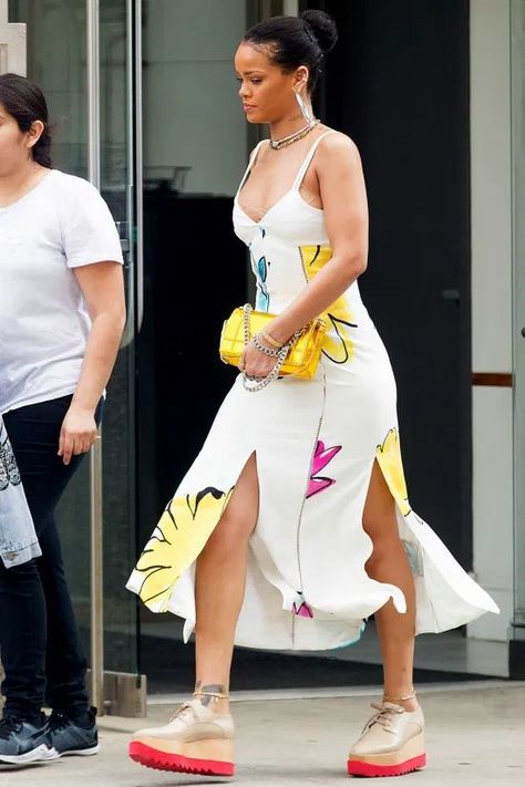 13 Different Ways Platform Sneakers Pair With An Outfit Platform Sneakers Outfit, Robyn Fenty, Simple Mini Dress, Looks Rihanna, Apartment In New York, Rihanna Outfits, Rihanna Looks, White Platform Sneakers, Women Platform Sneakers