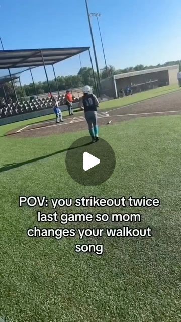 Softball xtreme™ on Instagram: "She had no idea 🤣
—
Credits: trentonl69 on TIKTOK" Softball Game Aesthetic, Catching Softball, Things Only Softball Players Understand, Softball Aesthetic, Softball Memes Funny, Softball Problems, Softball Memes, Softball, On Instagram