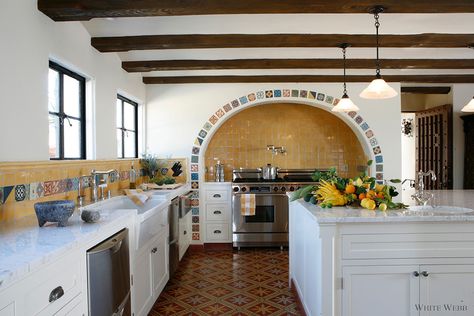 This sprawling Hacienda is a reflection of the 1920’s California Spanish style houses built to reflect California’s historic roots. Hacienda Style Kitchen, Mexican Style Kitchens, Mexican Style Homes, Spanish Style Kitchen, Hacienda Homes, Spanish Kitchen, Spanish Home Decor, Hacienda Style Homes, Spanish Decor