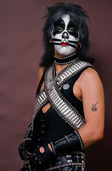 Black And White Face Paint, Eric Singer, White Face Paint, Vinnie Vincent, Kiss Images, Eric Carr, Kiss Members, Peter Criss, Kiss Army