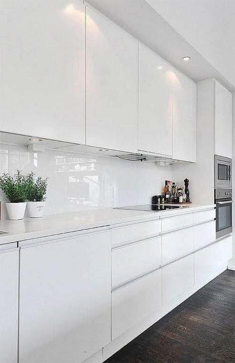 White Contemporary Kitchen, Contemporary Style Kitchen, Contemporary Kitchen Cabinets, Kabinet Dapur, Kitchen Cabinets Decor, White Kitchen Design, White Modern Kitchen, Kitchen Room Design, Kitchen Furniture Design