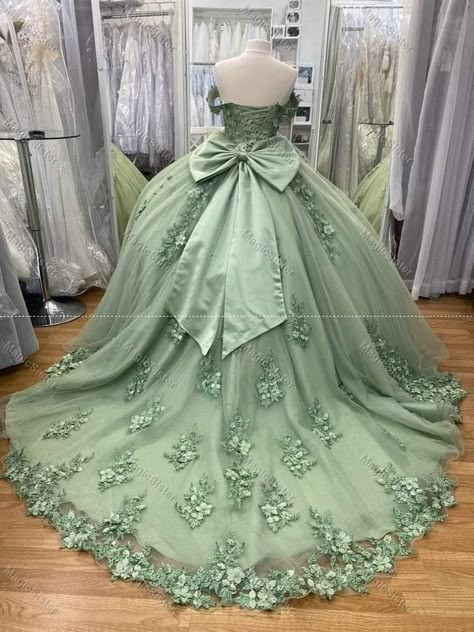 Stage Green Quince Dress, Light Green 15 Dresses Quinceanera, 15 Dresses Quinceanera Green, Light Green Quinceanera Dresses, Sage Green Quince, Sage Green Quinceanera Dresses, Gold Quince Dress, Green Quince Dress, Green Quinceanera Theme