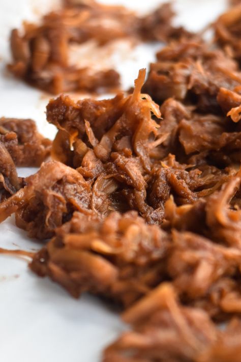 Vegan Pulled Pork - Thyme & Love Veggie Pulled Pork, Vegan Pork, Pulled Pork Jackfruit Recipe, Vegan Jackfruit Pulled Pork, Vegetarian Pulled Pork, How To Cook Jackfruit, Jackfruit Pulled Pork, Vegan Pulled Pork, Bbq Jackfruit