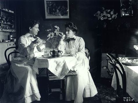 Edwardian Era Fashion, Tea Club, Old Photography, London History, The Time Is Now, Edwardian Era, Tea Art, Edwardian Fashion, Vintage Pictures