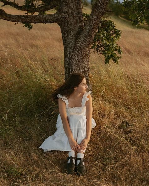 Senior photoshoots can be a wonderful experience for both the photographer and their client, creating lasting memories that will be treasured for years to come. 🧺🌼🌾☀️ ⠀⠀⠀⠀⠀⠀⠀⠀⠀ If you’re planning a senior photoshoot, be sure to check out our ‘Graduation’ category for posing & prompting ideas on the app! ⠀⠀⠀⠀⠀⠀⠀⠀⠀ Loving these gorgeous senior photos edited by @emilynoellephoto_seniors and captured by her associate photographer @ariannaverdaphoto ⠀⠀⠀⠀⠀⠀⠀⠀⠀ #seniorphotography #senior #pose #po... Coquette Senior Pictures, Associate Photographer, Pics Ideas, Senior Photoshoot, Story Telling, Senior Pics, Photography Senior Pictures, Senior Session, Senior Photography