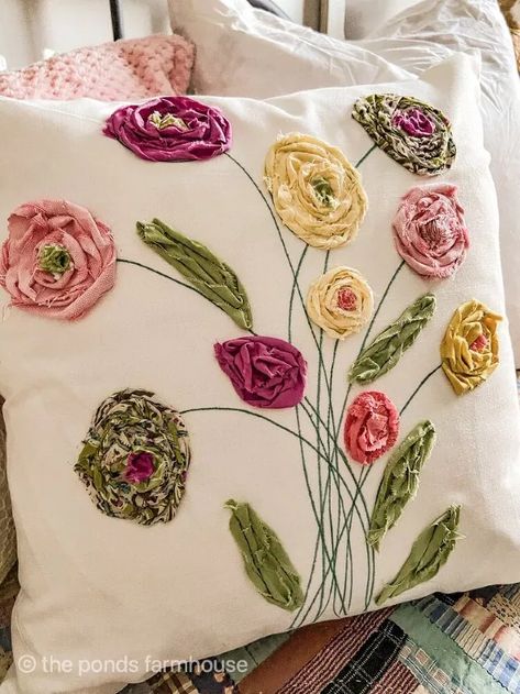 Spring Throw Pillows, Spring Pillow, Bentuk Alis, Creative Pillows, Pillow Ideas, Ribbon Embroidery Tutorial, Spring Pillows, Hand Embroidery Patterns Flowers, Crazy Quilting