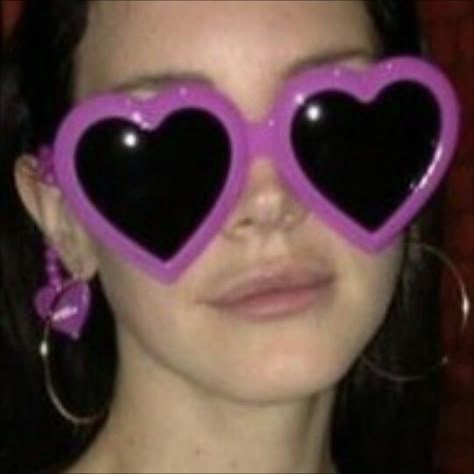 Elizabeth Grant, Shaped Sunglasses, Lizzy Grant, Ashley Tisdale, Heart Shaped Sunglasses, Strawberry Blonde, Teen Vogue, 인물 사진, Playlist Covers