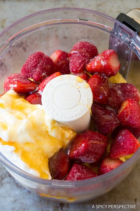 Making Healthy 5-Minute Strawberry Pineapple Sherbet Recipe Pineapple Sherbet Recipe, Strawberry Sherbert, Fruit Sherbet, Pineapple Sherbet, Creamy Food, Lite Meals, Pineapple Sugar, Dole Whip Recipe, Sherbet Recipes