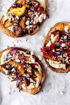 Roasted Vegetable and Hummus Tartines - Diala's Kitchen Roasted Vegetable, Culture Food, Idee Pasto Sano, Roasted Vegetables, Clean Eating Snacks, Nutritious Meals, Gourmet Recipes, Hummus, Appetizer Recipes