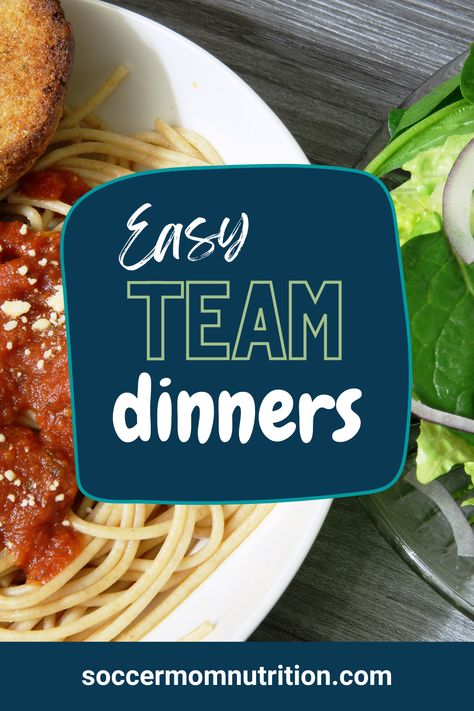 Marching Band Dinner, Football Pasta Party, Easy Meals For Team Dinners, Team Dinners Volleyball, Food For Soccer Players, Football Team Dinner Ideas Meals, Sports Team Pasta Dinner, Football Team Pregame Meal, Pregame Team Meal Ideas