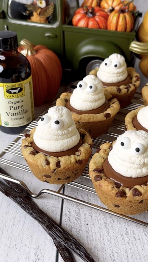 Ghost Chocolate Chip Cookie Cups - Sweet Monkey Ghost Chocolate, Singing Dog, Sweet Monkey, Nutella Cookies Recipe, Ghost For Halloween, Nutella Cookie, Chocolate Chip Cookie Cups, Gingersnap Crust, How To Make Frosting