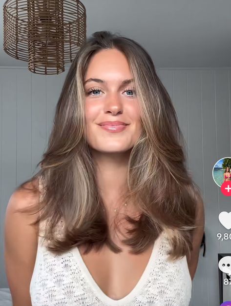 Blonde Face Frame Brown Hair, Hair For Light Olive Skin Tone, Light Cool Brown Hair With Highlights, Brunette Balayage Hair Green Eyes, Blonde To Brunette Before And After Hair, Sophie Suchan Hair, Emily Didonato Hair, Blue Eyes Brunette Hair, Mocha Beige Hair Color