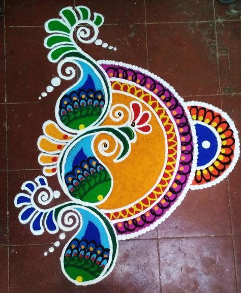 Traditional Rangoli Designs Diwali, Rangoli Colour Combination, Round Rangoli Design Diwali, Creative Rangoli Designs For Competition, Half Rangoli Designs, Bhaubij Rangoli, Deepavali Rangoli, Rangoli Designs For Competition, Easy Rangoli Designs Videos