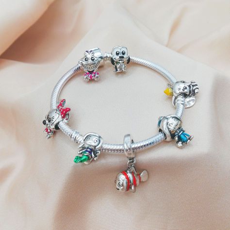 Tus personajes Disney favoritos te esperan. Ariel, Tiana, Nemo, Yasmin, Michey, Minnie y muchos más! Charms Disney, Charms Pandora, Chewbacca, Pandora Charms, Infinity Bracelet, Pandora Charm Bracelet, Tiara, Vintage Jewelry, Charm Bracelet