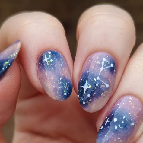 Elise 🇦🇺🌯 on Instagram: "I SWEAR MY NEXT POST WON'T HAVE STARS IN IT OKAY I'M SORRYYY 🙈  I saw @caitlyn.nails do this cool thundercloud gradient with the @ilnp  Overcast Collection, a collection I've been OBSESSED with (and the weather is getting kinda cool coming into Autumn). Of course I thought I could put a space-cloud twist on it and add some stars to the darker areas 😅 I've just been obsessed with galaxy details lately... if you couldn't tell 🫣  Absolutely love how the flakies pop out of this and kinda look like stars themselves 🤩  #nail #nailart #nailpolish #nailsnailsnails #nailspiration #nailsonfleek #nailartaddict #nails #naildesign #nailstagram #nailsofinstagram #indiepolish #mani #manicure #naturalnails #nailsoftheday #notd #nailpics #trendingnails #nailinspo #ilnp #gala Cloud Star Nails, Space Nails Galaxy, Space Themed Nails, Galaxy Manicure, Stars Nails, Planet Nails, Galaxy Nail Art, Space Nails, Galaxy Nails