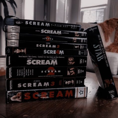 Horror Dvds Aesthetic, Scary Movie Room Decor, Horror Movie Nerd Aesthetic, Scream Aethstetic Movie, Horror Fan Aesthetic, Ghostface Decor, Slasher Movies Aesthetic, Scream Asthetic Picture, Slashers Aesthetic