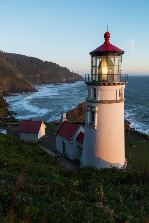 Lighthouse Images, Heceta Head Lighthouse, Tinder Match, Fall Vacation, Lighthouse Photos, Fall Vacations, Lighthouse Pictures, Lighthouse Painting, Weekend Escape