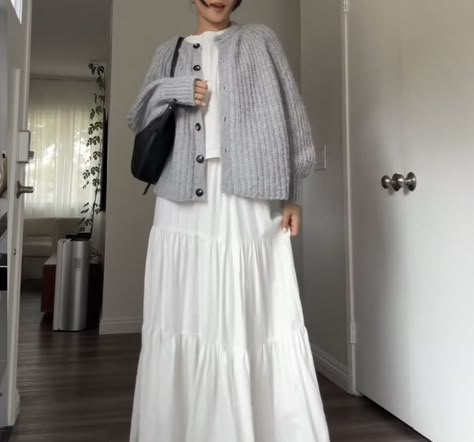 Long Cardigan Skirt Outfit, White Skirt Outfit Ideas Hijab, Winter Outfit Maxi Skirt, Cardigan With Long Skirt, Maxi Skirt And Cardigan Outfit, Cardigan Long Skirt Outfit, Maxi Skirt Cardigan Outfit, Hijabi Maxi Skirt Outfit, Long White Skirt Outfit Winter