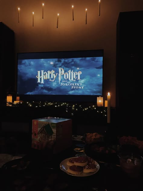 Winter Movie Night Aesthetic, Cozy Tv Aesthetic, Movie Night Harry Potter, Harry Potter Movies Aesthetic, Harry Potter Night Aesthetic, Harry Potter Movie Marathon Aesthetic, Winter Movies Aesthetic, Harry Potter Marathon Aesthetic, Cozy Harry Potter Aesthetic