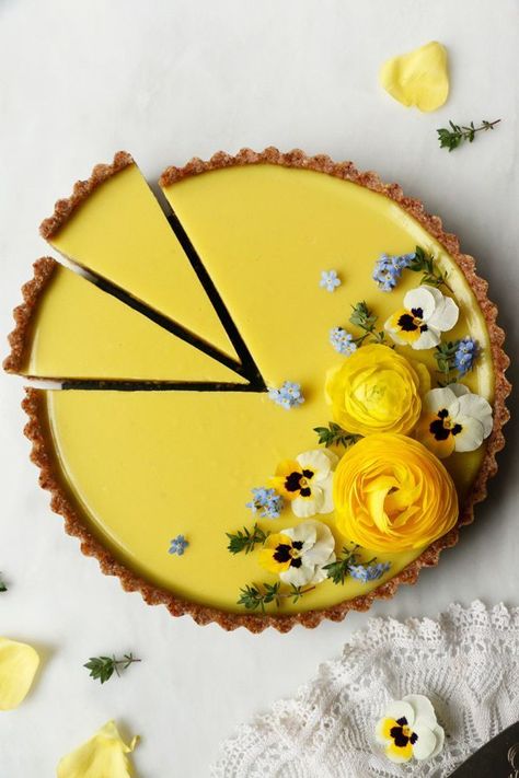 @shes_tay Tart Vegan, Tarte Vegan, Coconut Tart, Tarts Crust, Dessert Aux Fruits, Oreo Dessert, Pie Tart, Lemon Tart, Easter Dessert