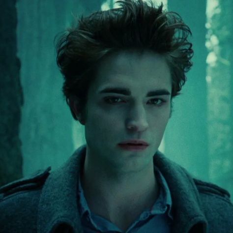 Edward Cullen Icon, Edward Cullen Twilight, Edward Cullen Robert Pattinson, 2000s Scene, Twilight 2008, Robert Pattinson Twilight, Twilight Edward, Twilight Photos, The Cullen