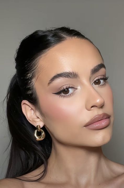 Make Up Looks Round Face, Round Face Baddie Makeup, Beige Outfit Makeup, Day Time Makeup, Olive Skin Makeup, Round Face Makeup, Morning Makeup, Birthday Makeup, Evening Makeup