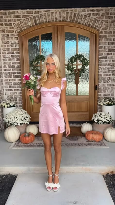 falling for ya✨✨💐💐 #hoco #dress #willowb #blonde #foryoupage #goviralgo #homecoming Homecoming Dresses Ideas, Hoco Dress Ideas, Cotillion Dresses, Homecoming Dress Ideas, Sadies Dress, Hoco Inspo, School Dance Dresses, Jr Prom, Prom Dance