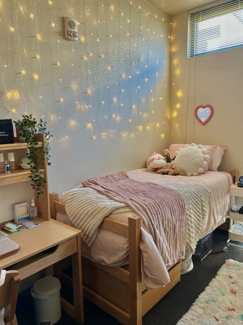 college dorm room decor ideas college dorm room decor ideas  aesthetic college dorm room decor ideas  for guys college dorm room decor ideas  for girl college dorm room decor ideas  blue college dorm room decor ideas  pink college dorm room decor ideas  cozy College Dorm Esthetic, Dorm Room Lounge Area, Fairy Lights College Dorm, Dorm Room With Led Lights, Room Inspiration Bedroom Pink And Grey, College Dorm Pink Aesthetic, Dorm Room Ideas Bedding, College Dorm Room Ideas Aesthetic Simple, College Dorm Rug