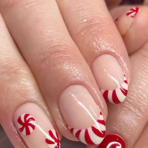 Easy Nail Christmas Designs, Candy Cane Nails Square, Christmas Peppermint Nails, Christmas Nails Peppermint, Aesthic Nails, Cute Christmas Nails Simple, Nail Ideas For Couples, Peppermint Nails, Multicoloured Nails