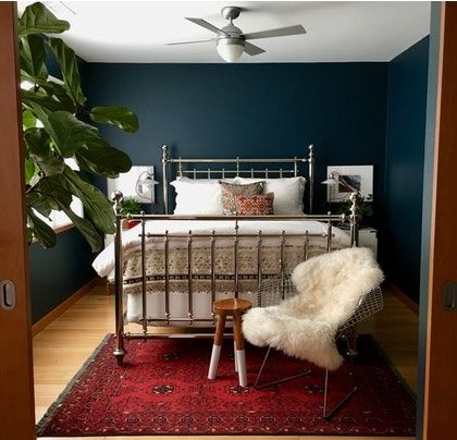 Eclectic Bedroom Painted Navy Blue with Brass Bed Red Carpet Bedroom Ideas, Bedroom With Red Carpet, Bedroom Red Carpet, Bedroom Red Rug, Red And Blue Bedroom, Red Carpet Bedroom, Blue And Red Bedroom, Deep Blue Bedroom, Dark Blue Bedroom Walls