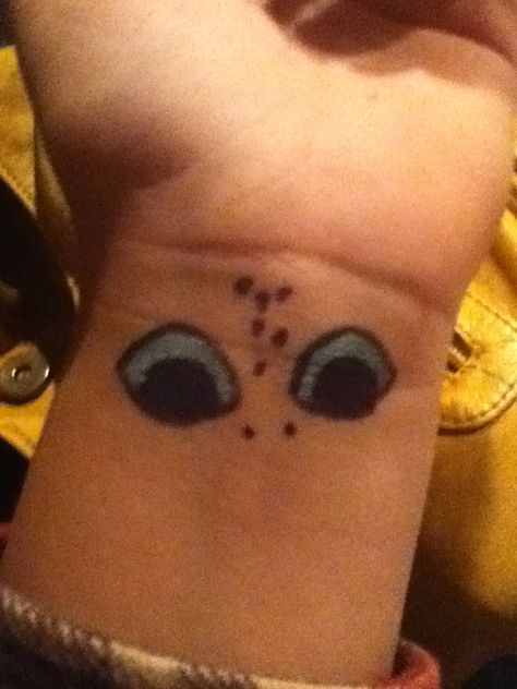 Wrist tattoo! Httyd how to train your dragon toothless eyes. Very simple yet I love it! - like this idea, but I would want it to be more detailed. Toothless Eyes Tattoo, Toothless Eyes, Toothless Dragon Tattoo, Dragon Toothless, Eyes Tattoo, Toothless Dragon, Httyd 3, Hiccup And Toothless, Wrist Tattoo