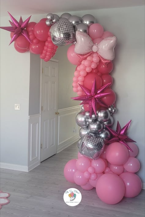 Barbie Birthday Balloons, Barbie Balloon Decor, Barbie Balloon Arch, Barbie Theme Decorations, Barbie Balloon Decorations, Barbie Diy Party Decorations, Barbie 6th Birthday Party, Barbie Balloon Garland, Barbie Birthday Backdrop