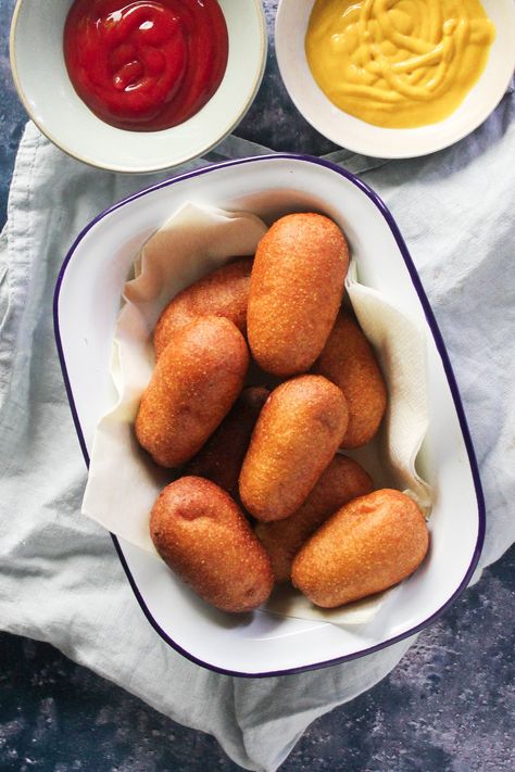 Corn Dog Nuggets, Corn Nuggets Recipe, Gluten Free Corn Dogs, Corn Nuggets, Hors Devours, Homemade Corndogs, Mini Corn Dogs, Corndog Recipe, Nuggets Recipe