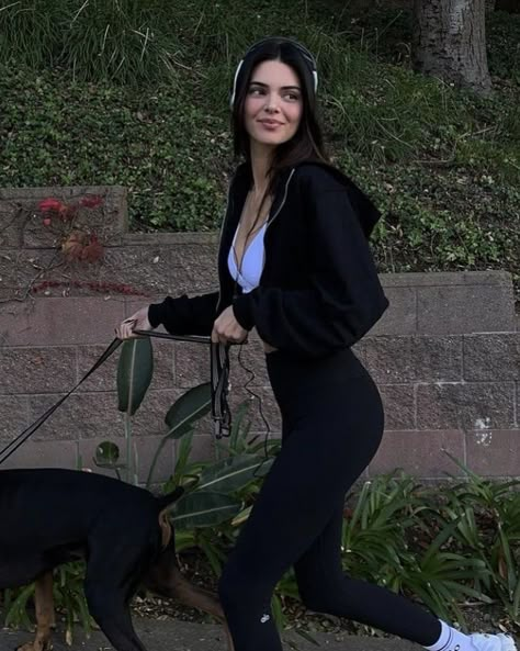 Alo Yoga Outfit, Kendall Jenner Body, Kendall Jenner Aesthetic, Kendall Style, Kendal Jenner, Kendall Jenner Outfits, Gisele Bundchen, Jenner Outfits, Jenner Style