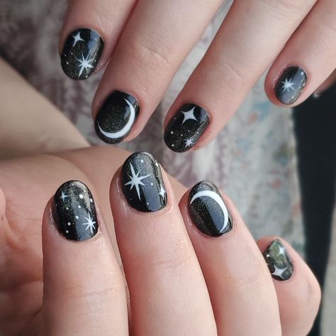 Cool Dark Nail Designs, Short Gothic Acrylic Nails, Moon Nails Design Short, Short Nail Moon Designs, Space Gel Nail Designs, Witchy Gel Nail Designs, Witchy Nail Art Short Nails, Short Nail Designs Witchy, Goth Nail Art Short Nails