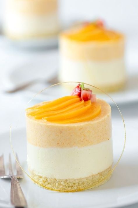 Peach Chamomille Mousse Cake Mousse Dolce, Mousse Cakes, Cake Base, Cake Boards, Small Desserts, Mousse Recipes, Round Cake, Fancy Desserts, Mousse Cake